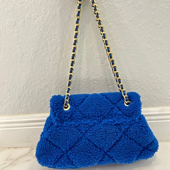 NWT JustFab - Blue/Gold Quilted Sherpa Bag - Picture 4 of 6